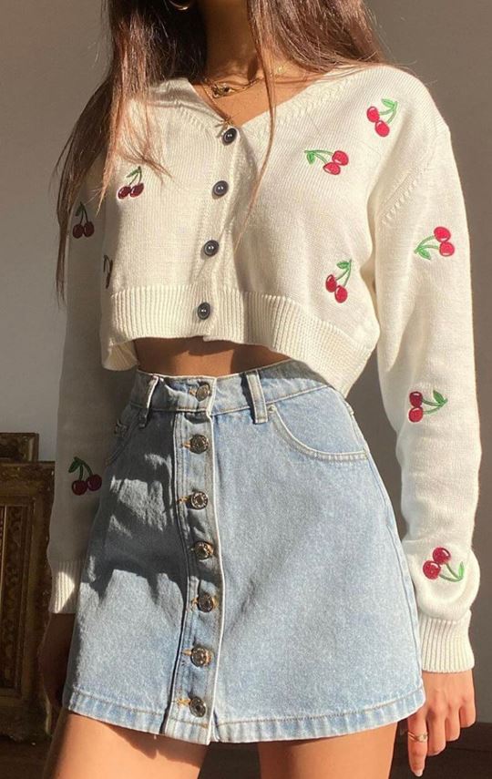 Cropped cardigan is a great 2000's clothing that should return.